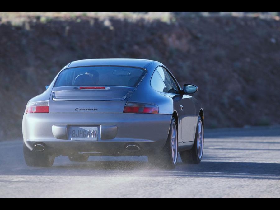  Porsche 911 Carrera 2004 года  (фото 10 из 14)